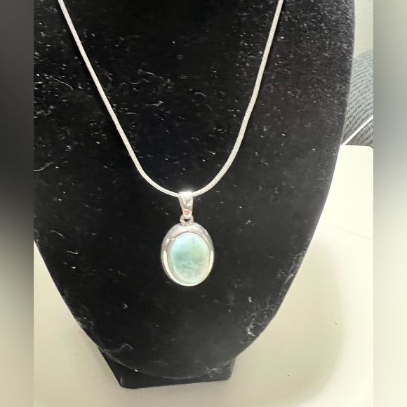 Larimar 925 pendant on 925 Sterling chain. Chain is 18” long and pendant is 1”. - Picture 5 of 6